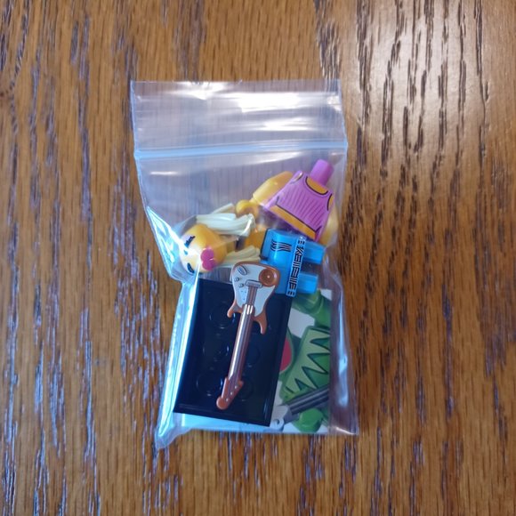 LEGO 71033 The Muppets Janice Minifigure - Picture 4 of 4